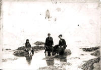 Jessie, Mrs Robt Allan (gga)and her sister, Mrs Christina Barnett (gga)with Annie 1890
